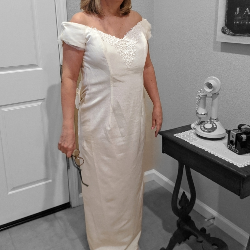 Vintage Fairytale Wedding Dress with Train Cream off the Soulders sz.8-10